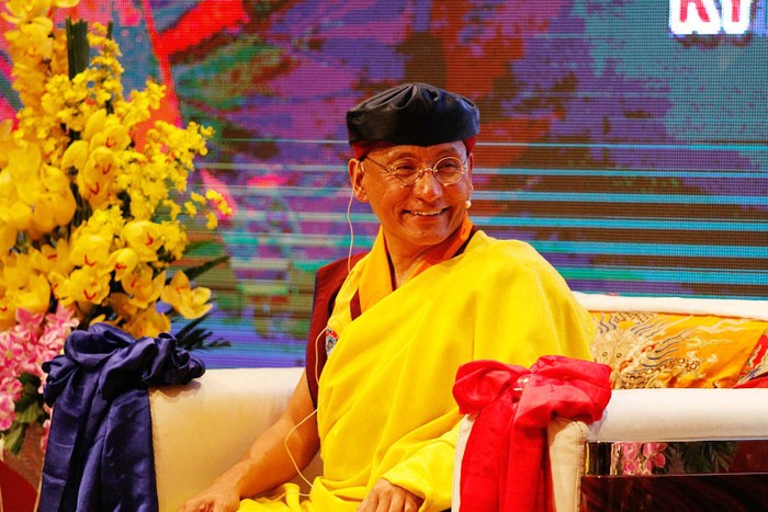 Đức Pháp vương Gyalwang Drukpa chia sẻ về tình yêu thương, khuyên mọi người hãy biết trân trọng những gì đang có. ảnh: Drukpa Việt Nam.