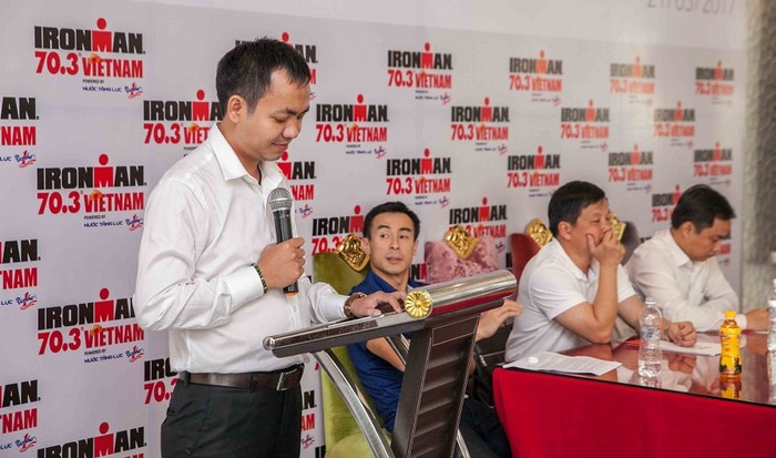 Ông Nguyễn Văn Tùng, Đại diện nhãn hàng Nước tăng lực Number 1 tại buổi họp báo giới thiệu Ironman 70.3 năm 2017.
