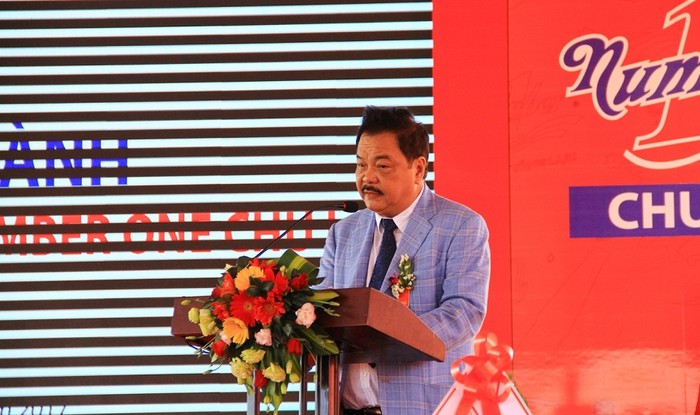 TS. Trần Quí Thanh, người sáng lập và điều hành tập đoàn Tân Hiệp Phát tuyên bố khánh thành nhà máy nước giải khát Number One Chu Lai.