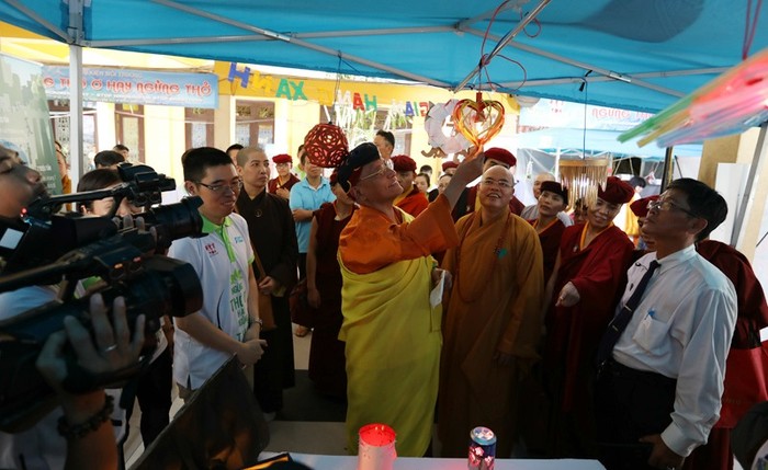 Đức Pháp vương Gyalwang Drukpa chia sẻ, mong mọi người hãy biến yêu thương thành hành động cụ thể để bảo vệ môi trường.