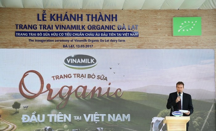 Ông Richard De Boer, đại diện tổ chức chứng nhận độc lập Control Union Hà Lan chia sẻ trong lễ khánh thành trang trại Vinamilk Organic Đà Lạt.