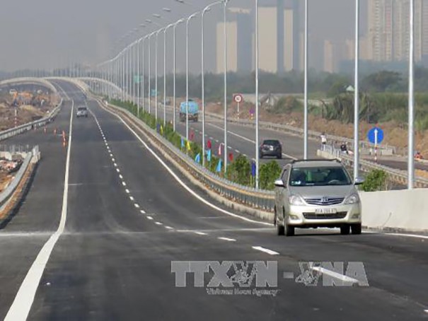 Xây dựng tuyến cao tốc Bắc-Nam tạo tiền đề phát triển kinh tế. ảnh: TTXVN.