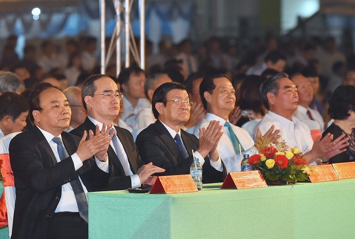 Thủ tướng Nguyễn Xuân Phúc dự lễ kỷ niệm 25 năm tái lập tỉnh Trà Vinh. ảnh: VGP.