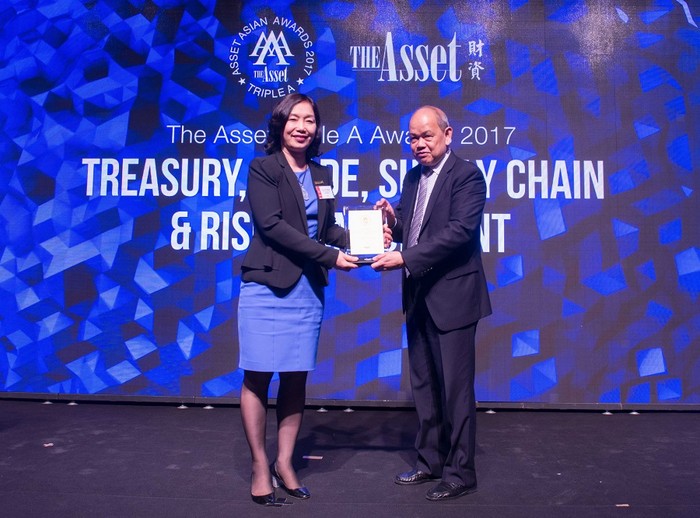 VietinBank vinh dự đón nhận giải thưởng “Ngân hàng Tài trợ thương mại vốn lưu động tốt nhất Việt Nam 2017”.