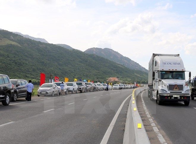 Quốc lộ 1A giữ vai trò đặc biệt quan trọng trong chiến lược phát triển kinh tế đất nước. ảnh: TTXVN.