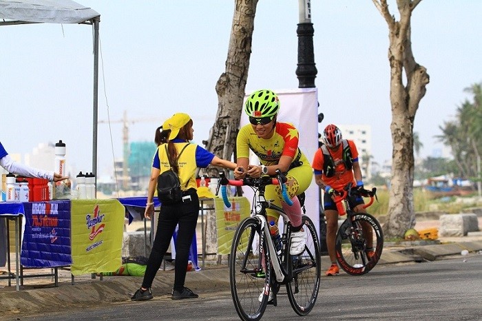 Bông hồng thép” Vũ Phương Thanh thực hiện phần thi đua xe đạp