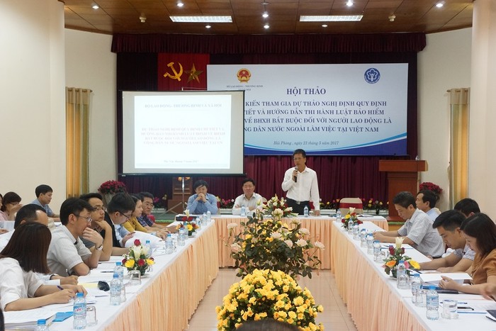 Phó Tổng Giám đốc Bảo hiểm xã hội Việt Nam – ông Trần Đình Liệu phát biểu tại hội thảo. ảnh: HP.