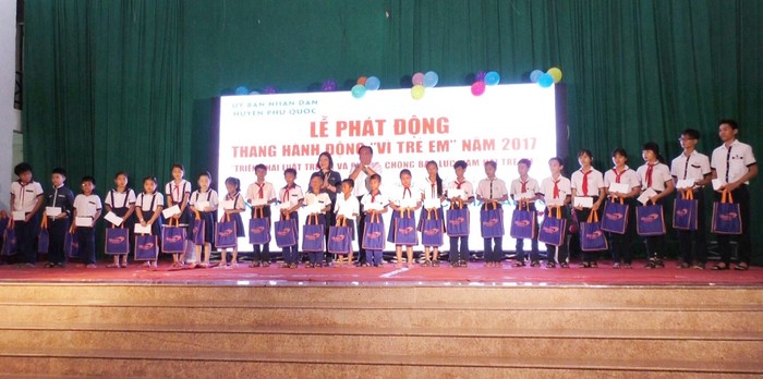 MaSan PQ trao tặng 300 suất học bổng cho các em học sinh giỏi, vượt khó học tập, trẻ em có hoàn cảnh đặc biệt tại Phú Quốc.