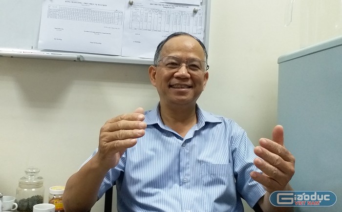 Tiến sĩ Nguyễn Minh Phong đánh giá chi phí bôi trơn đang làm ô nhiễm môi trường đầu tư. ảnh: Ngọc Quang.
