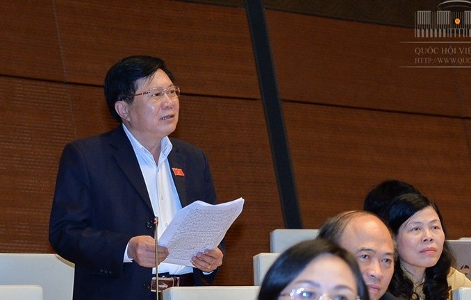 Đại biểu Quốc hội Cao Đình Thưởng đề nghị thận trọng khi giảm biên chế giáo dục và y tế. ảnh: Trung tâm thông tin Quốc hội.