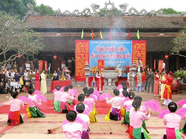 Quang cảnh lễ hội truyền thống Văn miếu Mao Điền. (Nguồn: TTXVN)