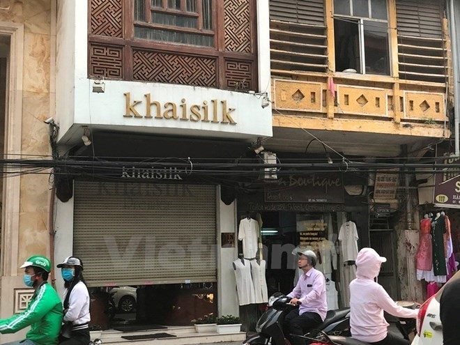 Thương hiệu KhaiSilk sụp đổ sau bê bối bán khăn Trung Quốc gắn mác Việt Nam. ảnh: TTXVN.