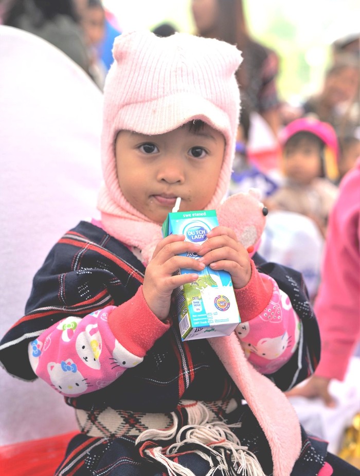 Chương trình khuyến học Đèn Đom Đóm của Sữa Cô Gái Hà Lan thắp sáng ước mơ được đến trường của trẻ em Việt Nam.