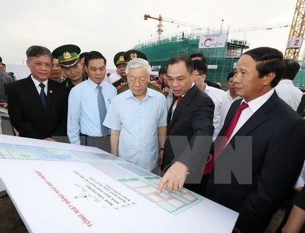 Tổng Bí thư Nguyễn Phú Trọng thăm tổ hợp Vinfast. ảnh: TTXVN.