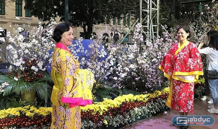 Những du khách Việt Nam trong bộ áo Kimono truyền thống của Nhật Bản.