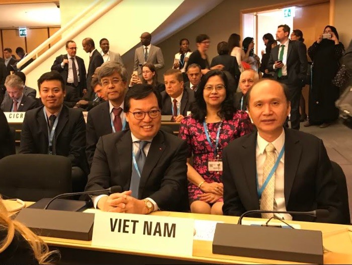 Đại diện đoàn Việt Nam tham dự kỳ họp lần thứ 71 Đại Hội đồng Y tế Thế giới (WHA71). ảnh: moh.gov.vn