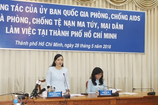 Bộ trưởng Nguyễn Thị Kim Tiến góp ý với địa phương nên khuyến khích tăng cai nghiện tự nguyện. ảnh: moh.gov.vn