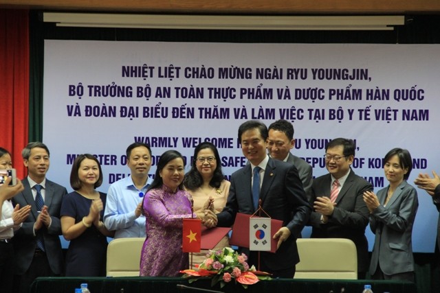 Bộ Y tế Việt Nam và Bộ An toàn Thực phẩm, Dược phẩm Hàn Quốc đã ký biên bản thỏa thuận hợp tác. ảnh: moh.gov.vn