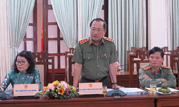 Thượng tướng Nguyễn Văn Thành phát biểu tại buổi làm việc. ảnh: BAT.