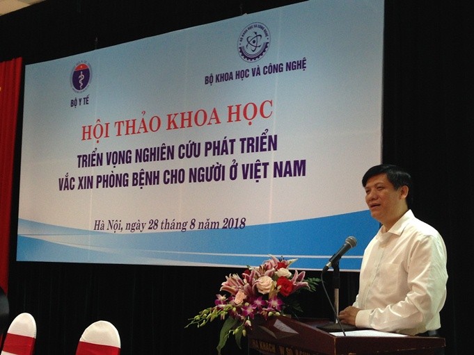 Thứ trưởng Nguyễn Thanh Long phát biểu tại hội thảo. ảnh: moh.gov.vn