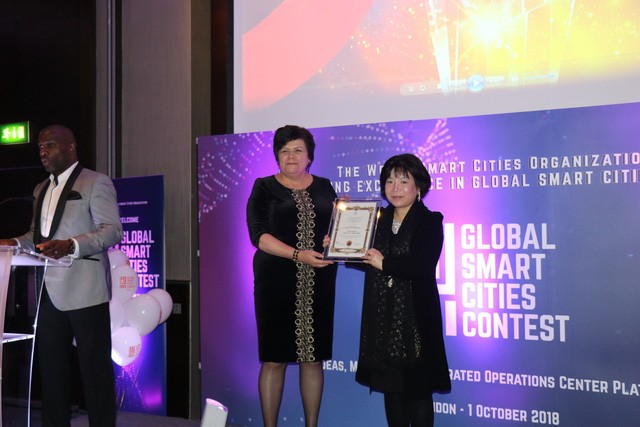 Tiến sĩ Nguyễn Thị Thanh Nhàn đã được Ban giám khảo và tổ chức thành phố thông minh thế giới trao danh hiệu “Đại sứ thành phố thông minh quốc tế” và “CEO có tầm nhìn xuất sắc nhất về quốc gia thông minh”.
