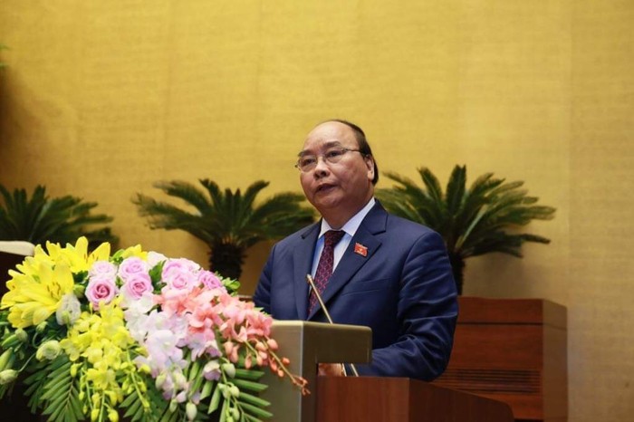 Thủ tướng Nguyễn Xuân Phúc trình bày báo cáo kinh tế - xã hội tại Quốc hội sáng 22/10. ảnh: VPG.
