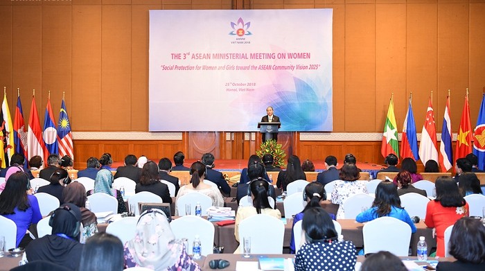 Thủ tướng Nguyễn Xuân Phúc dự và phát biểu tại lễ khai mạc Hội nghị Bộ trưởng phụ nữ ASEAN lần thứ 3. ảnh: VGP.