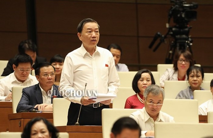 Bộ trưởng Tô Lâm trả lời chất vấn của Đại biểu Quốc hội. ảnh: quochoi.vn