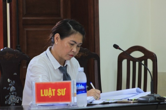 Luật sư Phan Thị Hương Thủy trong một phiên tòa. ảnh: Pháp luật Việt Nam.