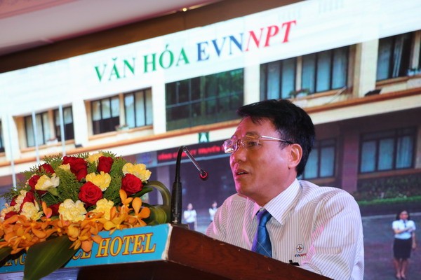 Ông Vũ Trần Nguyễn - Phó Tổng giám đốc EVNNPT phổ biến, quán triệt và triển khai thực hiện Văn hóa EVNNPT năm 2018 tại Hội nghị.