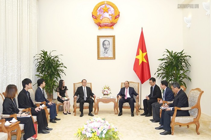 Thủ tướng Nguyễn Xuân Phúc tiếp Chủ tịch Phòng Thương mại Hong Kong - Việt Nam. ảnh: VGP.