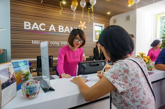 Trong ngày đầu khai trương, chi nhánh BAC A Bank tại Đồng Nai đã chào đón nhiều khách hàng.