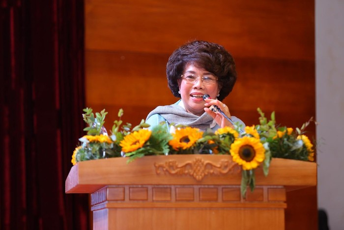 Bà Thái Hương - Nhà sáng lập Tập đoàn TH phát biểu tại hội thảo.