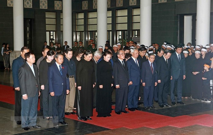 Đoàn đại biểu Quốc hội nước Cộng hòa xã hội chủ nghĩa Việt Nam do Chủ tịch Quốc hội Nguyễn Thị Kim Ngân dẫn đầu viếng Trung tướng Đồng Sỹ Nguyên.