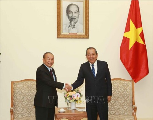 Phó Thủ tướng Thường trực Chính phủ Trương Hoà Bình đã tiếp Bộ trưởng Bộ Lễ nghi và Tôn giáo Campuchia, ngài Him Chhem. ảnh: TTXVN.