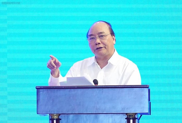 Thủ tướng Nguyễn Xuân Phúc đánh giá: Nếu không mạnh dạn đầu tư cho khoa học và công nghệ và đổi mới sáng tạo, chúng ta sẽ bị mắc kẹt trong cái hố năng suất thấp, giá trị gia tăng thấp và bẫy thu nhập trung bình. ảnh: VGP.