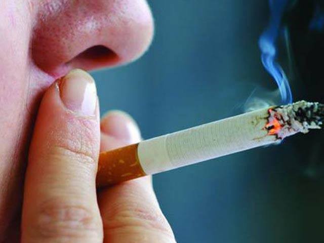 Hút thuốc lá gây nguy hiểm cho cả những người xung quanh.