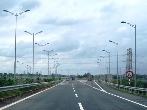 Dự án xây dựng một số đoạn đường bộ cao tốc trên tuyến Bắc-Nam phía Đông là dự án rất quan trọng, cấp bách phục vụ phát triển kinh tế - xã hội của đất nước, nâng cao năng lực cạnh tranh quốc gia. ảnh minh họa: TTXVN.