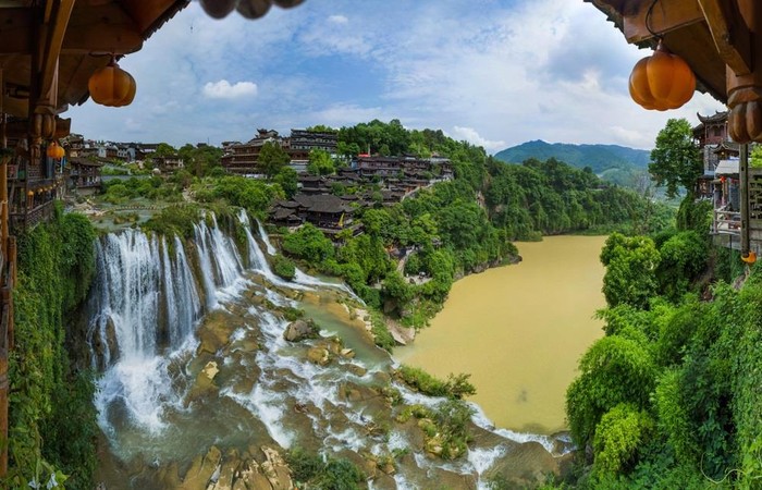 Phong cảnh hữu tình tại thác nước Phù Dung níu chân du khách.