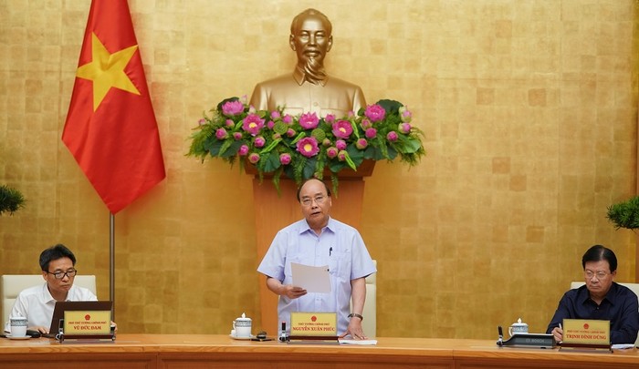 Thủ tướng Nguyễn Xuân Phúc chủ trì cuộc họp, yêu cầu không để dịch bệnh bùng phát, lan rộng ở Đà Nẵng và các địa phương khác. ảnh: VGP.