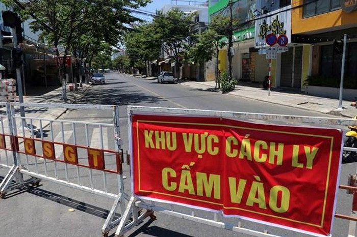 Tuyến đường Nguyễn Thị Minh Khai được ngăn rào chắn phong tỏa để phục vụ công tác phòng chống dịch COVID-19 tại Đà Nẵng. (Ảnh: Trần Lê Lâm/TTXVN).