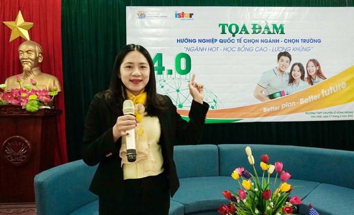 Bà Nguyễn Thu Bách - CEO của hệ thống iStar chia sẻ về các ngành hot tương lai.