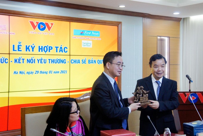 First News – Trí Việt hợp tác với VOV.