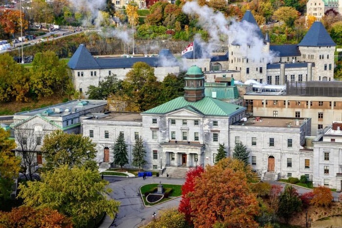 McGill là một trong những trường đại học hàng đầu của Canada.