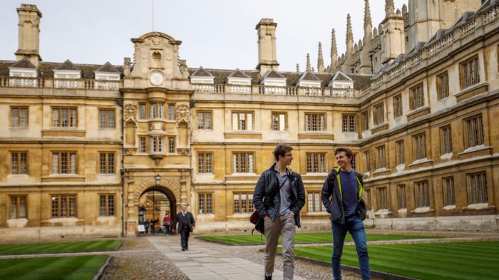 Cambridge có hơn 18.000 sinh viên đang theo học, trong đó gần 4.000 sinh viên quốc tế đến từ hơn 120 quốc gia khác nhau. Ảnh: AFP