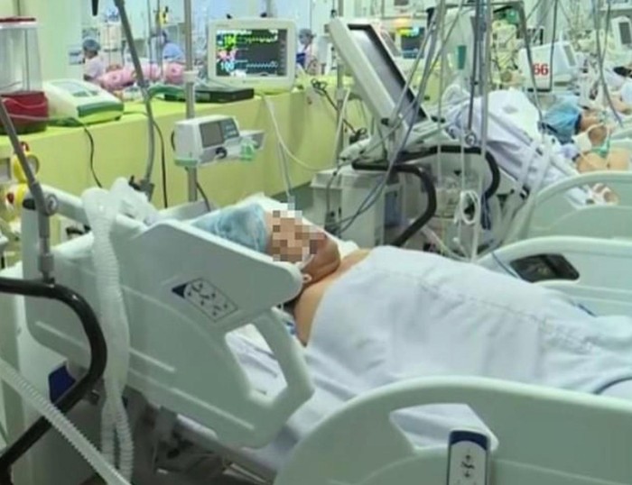 Một bệnh nhân bị ngộ độc pate chay đang điều trị tại bệnh viện. Ảnh: Báo Sức khoẻ và Đời sống.