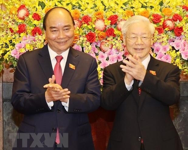 Tổng Bí thư Nguyễn Phú Trọng và Chủ tịch nước Nguyễn Xuân Phúc tại lễ bàn giao. (Ảnh: Trí Dũng/TTXVN)