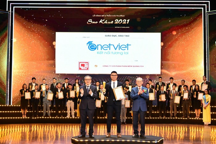 Ứng dụng truyền thông ngành giáo dục đào tạo eNetViet của Công ty Cổ phần phần mềm Quảng Ích vinh dự là một trong 7 sản phẩm, giải pháp số của lĩnh vực giáo dục đào tạo nhận giải thưởng Sao Khuê 2021. (ảnh: Thùy Linh)