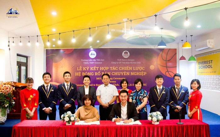 Lễ ký kết hợp tác chiến lược hệ đào tạo bóng rổ bán chuyên nghiệp tại trường liên cấp Everest.