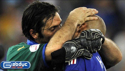Nụ hôn nồng nàn của người Ý....